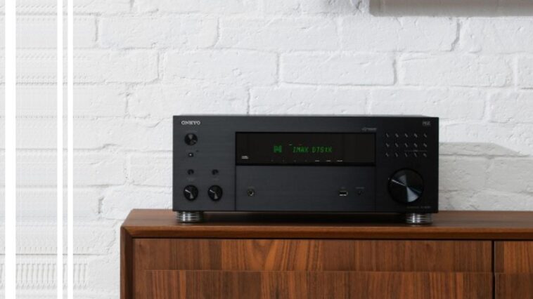 L'ampli Onkyo TX-RZ30 sur une table solide