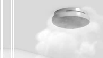 Le détecteur de fumée DFR Tyxal+ de Delta Dore sur le plafond