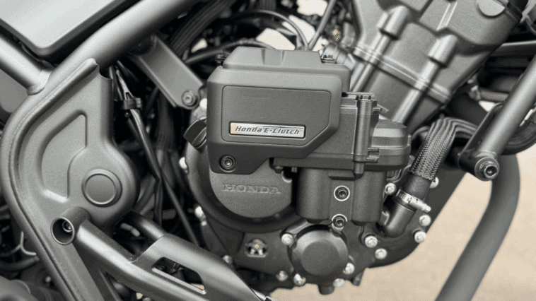 Rouler en moto pourrait bien changer avec la transmission automatique de Honda