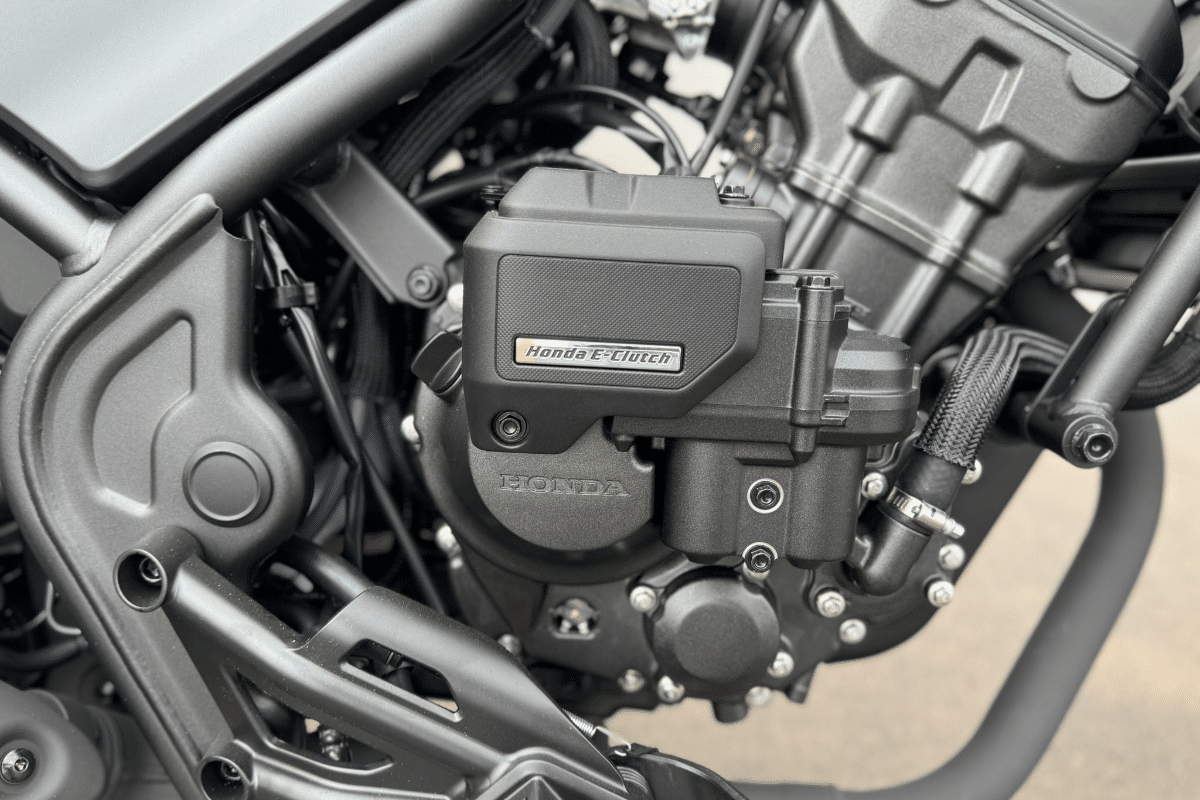 Rouler en moto pourrait bien changer avec la transmission automatique de Honda
