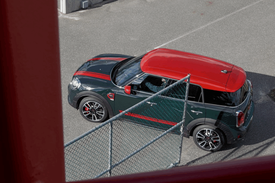 MINI John Cooper Works fusionne essence et électrique pour des performances inégalées !