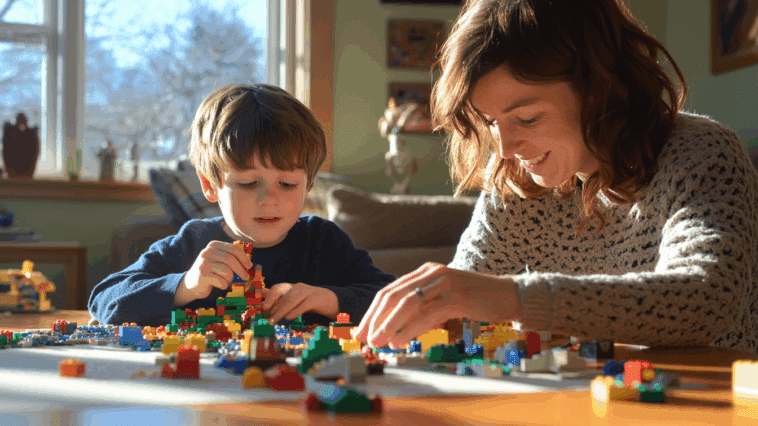 Une mère et son fils en train de jouer ensemble avec des LEGO dans un salon lumineux. Le garçon est concentré sur la construction, tandis que la mère le soutient avec un sourire bienveillant.