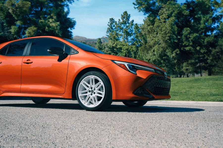 La Corolla Hatchback FX 2026 s'offre un look rétro avec ces jantes