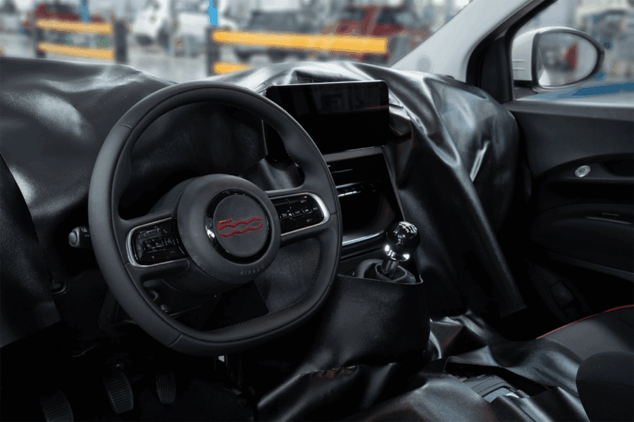 La nouvelle Fiat 500 hybride se dote d'une boite de vitesse manuelle très pratique