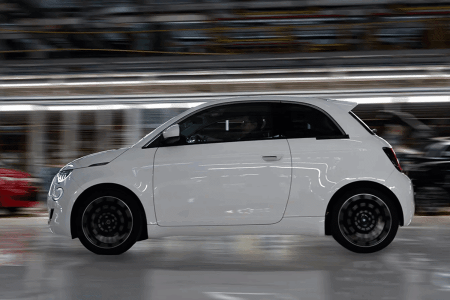 La nouvelle Fiat 500 hybride se dote d'une boite de vitesse manuelle très pratique