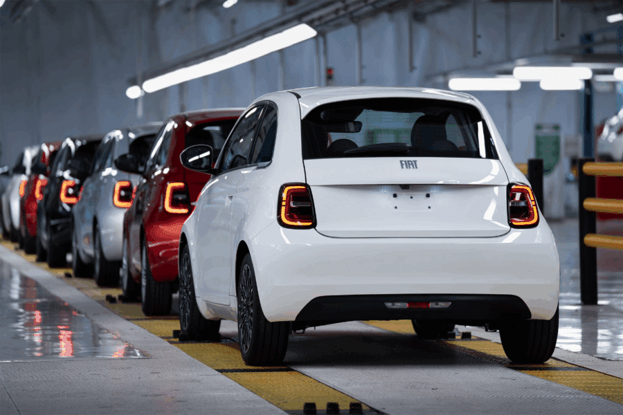La nouvelle Fiat 500 hybride se dote d'une boite de vitesse manuelle très pratique