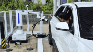 Fatigué de recharger votre voiture électrique ? Le robot de Hyundai le fait à votre place