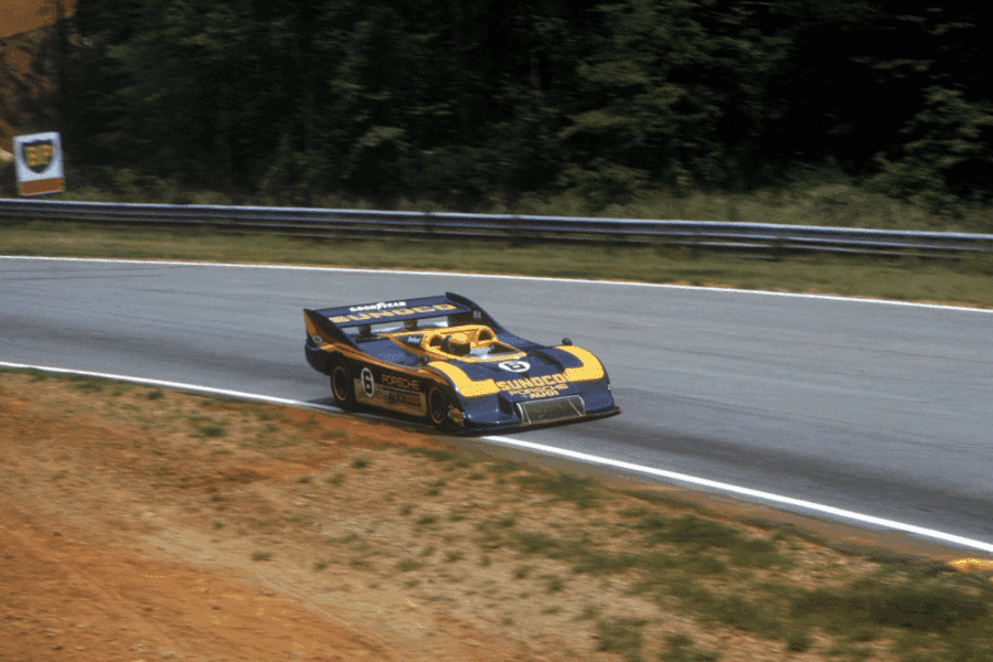Ces 8 voitures qui ont été bannies des circuits parce qu'elles sont trop performantes