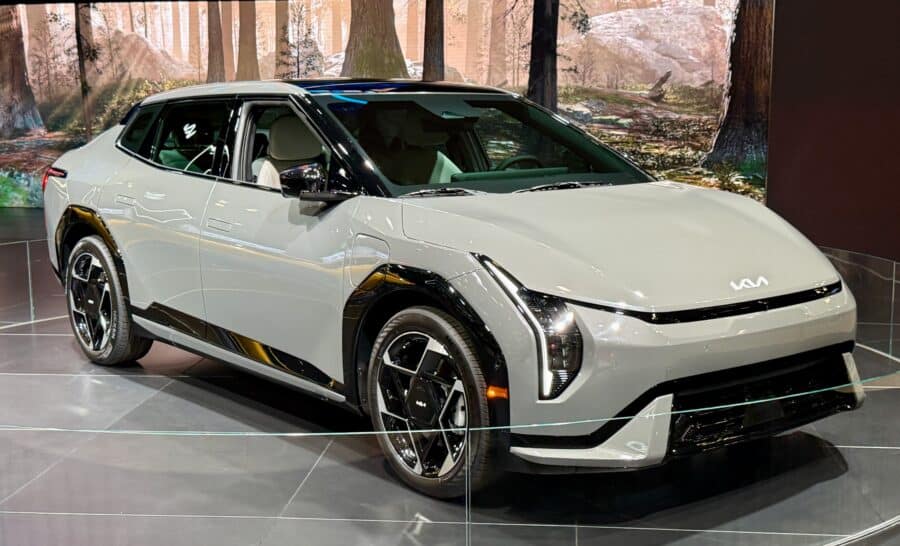 Kia balance une EV4 qui a tout pour faire mal à Tesla