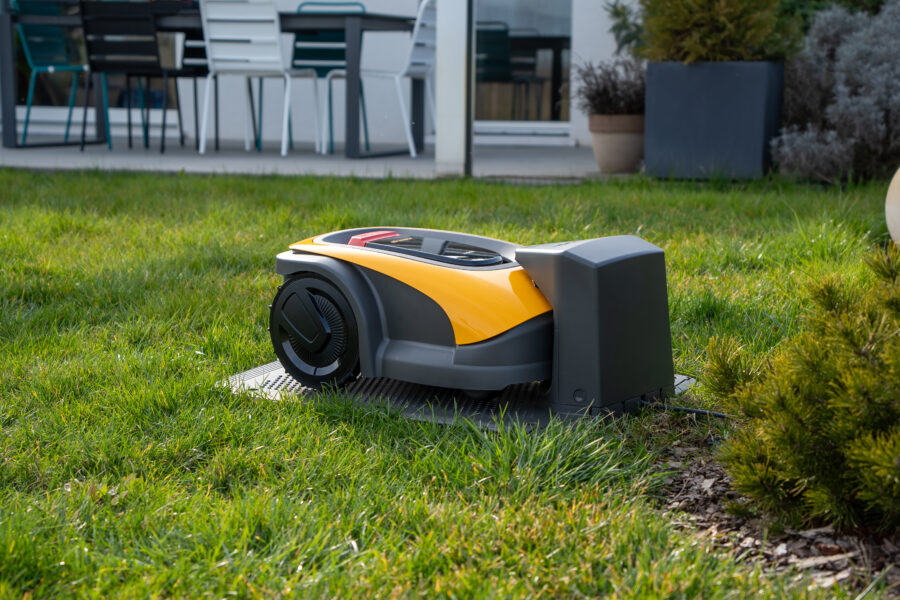J’ai testé le robot tondeuse STIGA A500 : La tondeuse autonome qui veut simplifier votre jardin
