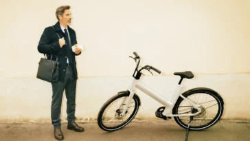 Comment ce vélo électrique hybride roule avec une aussi petite batterie ?