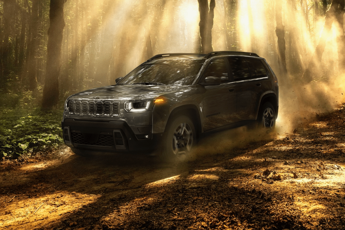 Jeep Cherokee 2026 : le successeur dévoilé avec un tableau de bord de rêve !