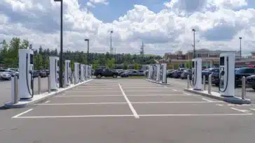 L'électrification en danger ? Pourquoi ces constructeurs automobile abandonnent le tout électrique ?