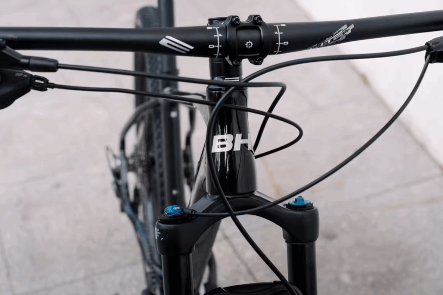 VTT BH Expert 4.5 Noir : Performance et Style à 899,99€ – Offre Limitée sur Decathlon !