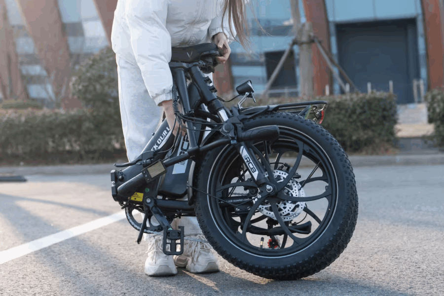 Le vélo RCB RK6 de Decathlon coûte moins de 760 € et il vaut son prix !