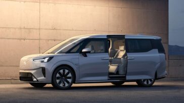 Volvo EM90 Hybrid