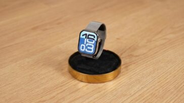 Apple Watch Series 10 sur un présentoir