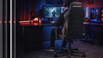 Un gamer sur sa chaise de gaming DX Racer Drifting