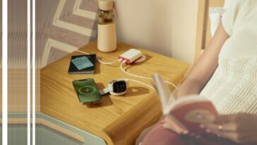 LE chargeur sans fil Twelve South Butterfly SE en train de charger iPhone et Apple Watch simultanément