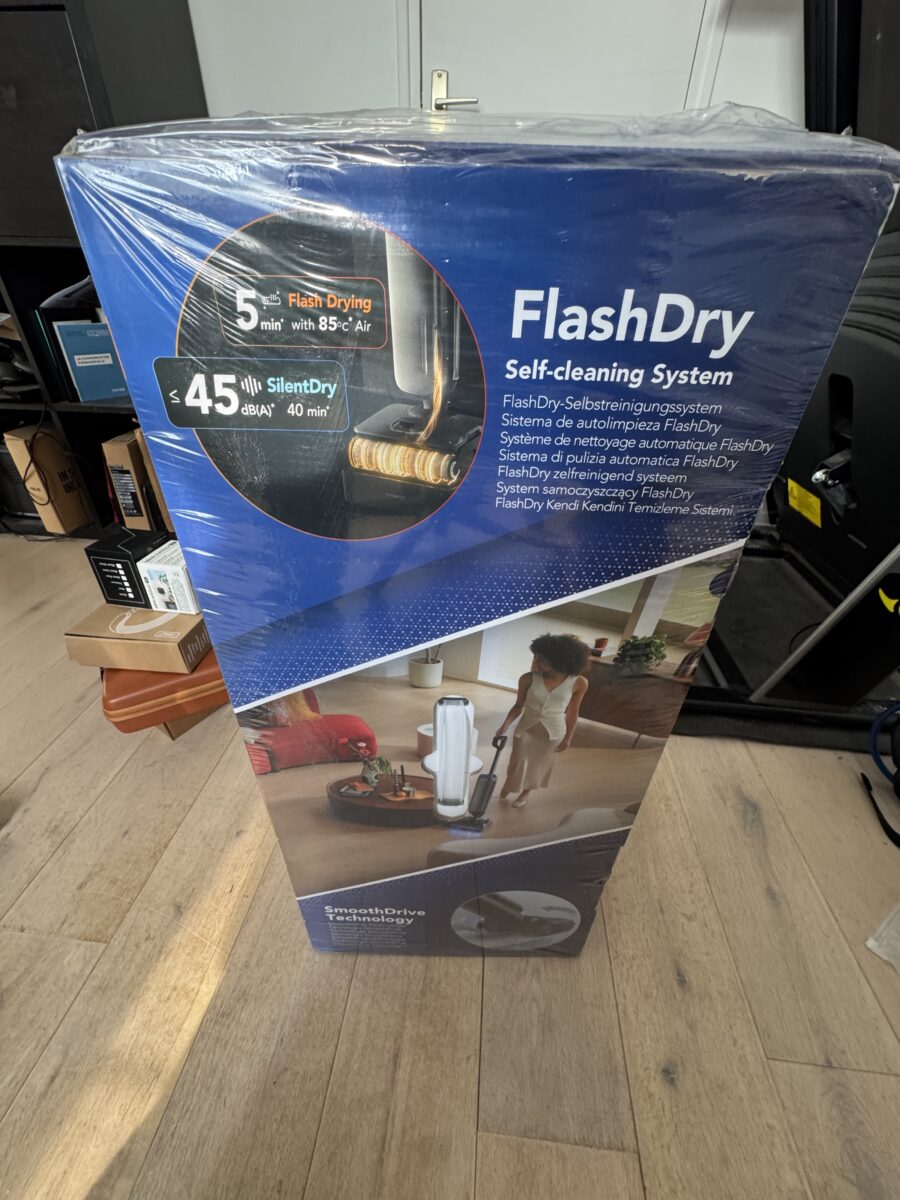 Le système FlashDry expliqué sur la boîte du Tineco Floor One S9 Steam Artist Pro