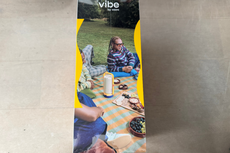 Le carton avec l'image du projecteur XGIMI Vibe One