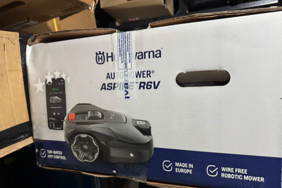 Le haut du carton du robot tondeuse