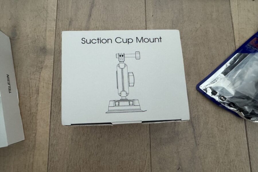 Le carton du Telesin Suction Cup Mount
