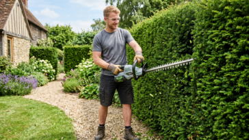 Utilisation du taille-haie EGO Power+ HT5110E.