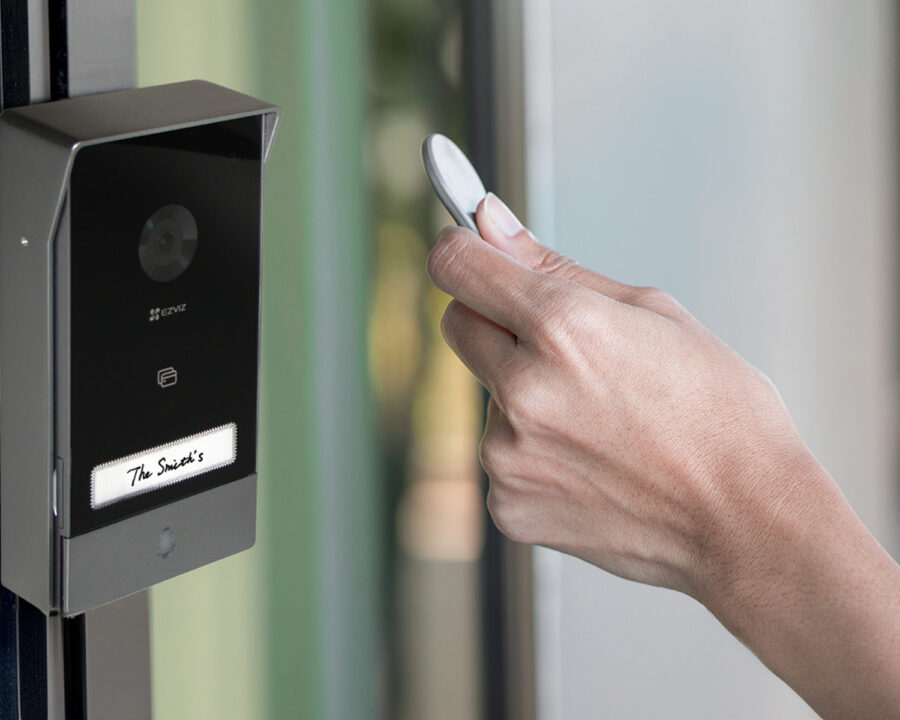 Maison connectée : des équipements EZVIZ pour partir serein