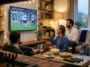 Groupe d'amis dans un salon cosy regardant le match de la coupe du monde Argentine VS angleterre