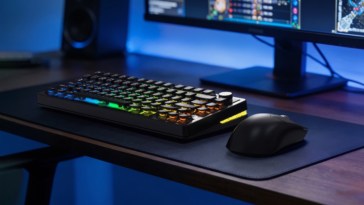 Clavier mécanique RVB Epomaker HE75 V2 dans un setup de gaming.