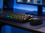 Clavier mécanique RVB Epomaker HE75 V2 dans un setup de gaming.