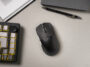 Souris gaming sans fil KULT ELITE M150 de The G-Lab en situation sur un bureau.