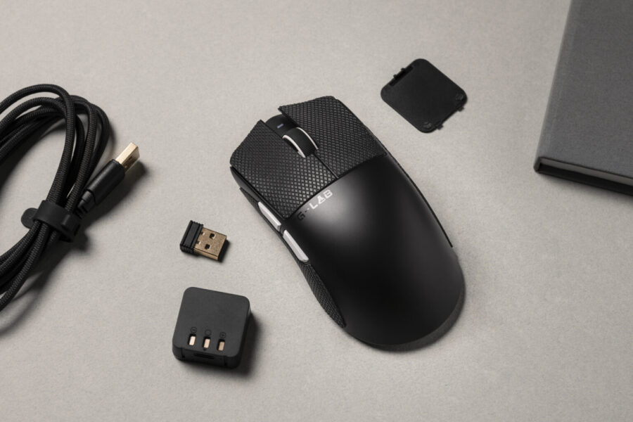 Souris gaming sans fil KULT ELITE M150 avec ses accessoires.