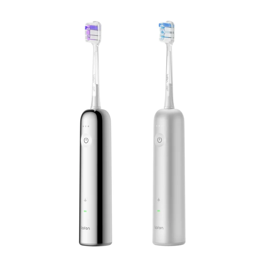 Deux brosses à dents électriques Laifen Wave Pro en finitions chrome brillant et argent mat.