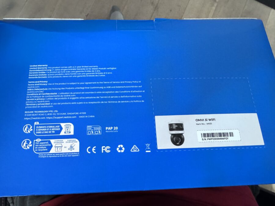 Détail de l'étiquette d'identification de la boîte du Reolink OMVI 3i WiFi.