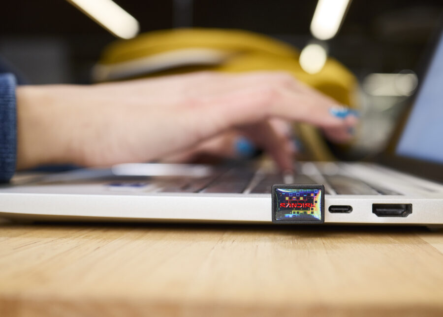 Sandisk : quels accessoires high-tech emporter en vacances ?