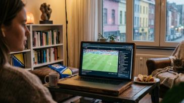 Personne regardant un match de football entre les États-Unis et la Bosnie en streaming sur un ordinateur portable