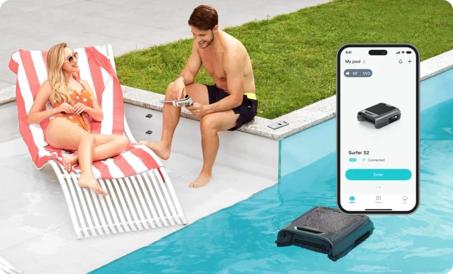 Interface de l'application mobile et le skimmer solaire Aiper EcoSurfer S2 en fonctionnement dans une piscine.