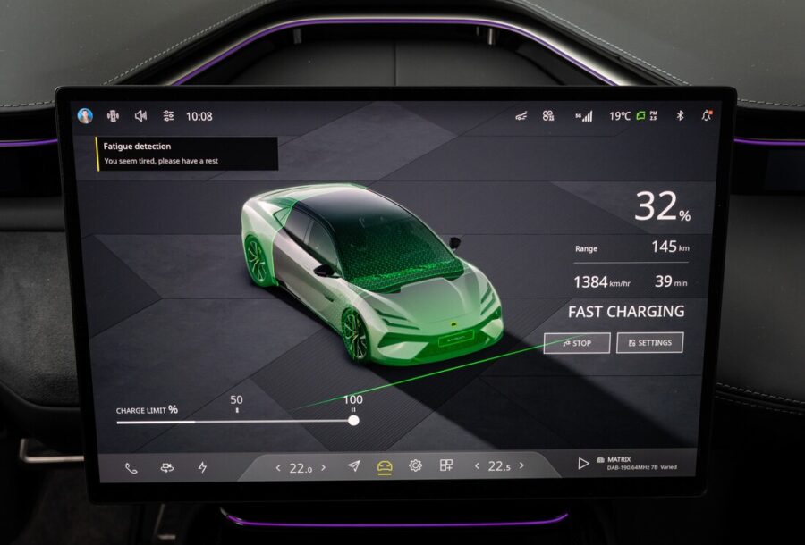 Lotus déploie Hyper Pilot et Drive Setup sur Eletre