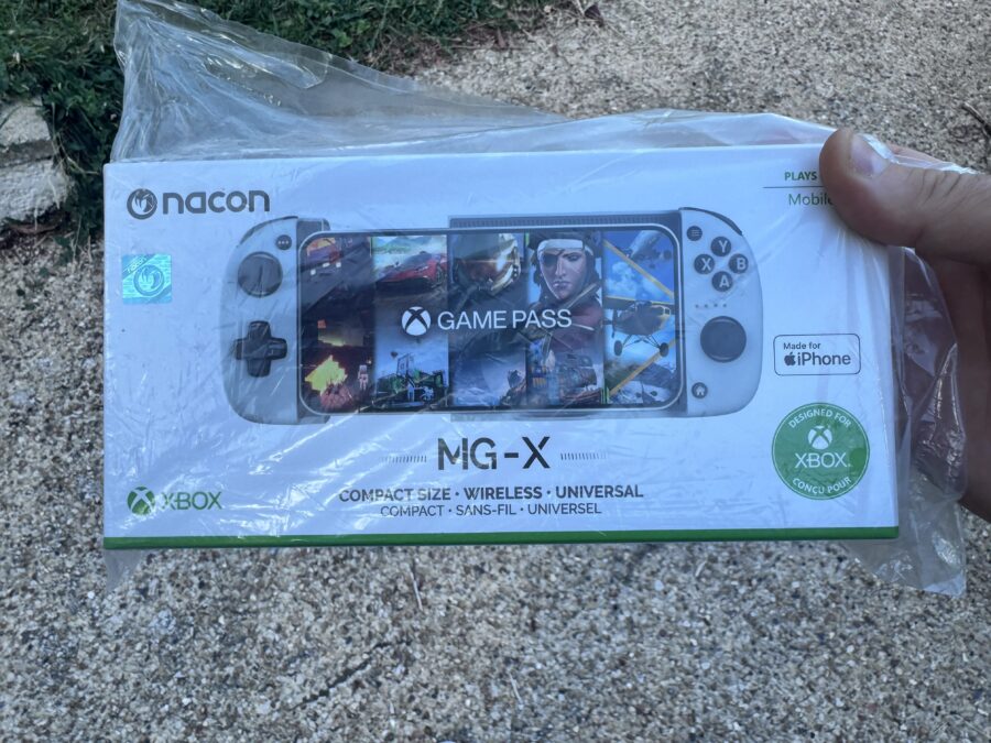 La boîte de la manette Nacon MG-X.