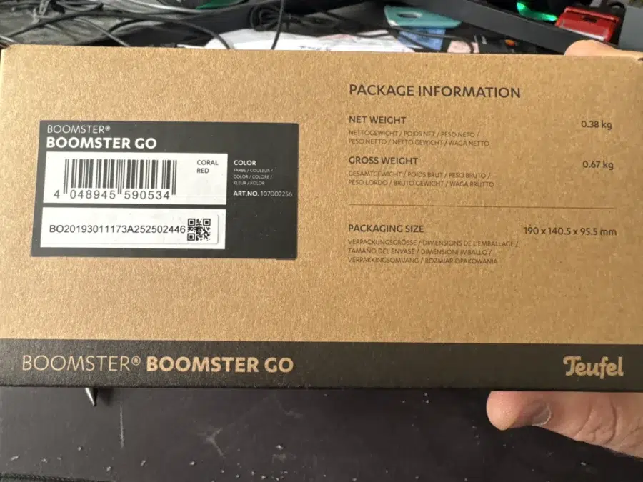 Le dos de la boîte de la Teufel BOOMSTER GO.