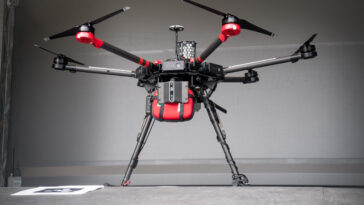 Un drone d’urgence livre un DAE avant l’arrivée des secours
