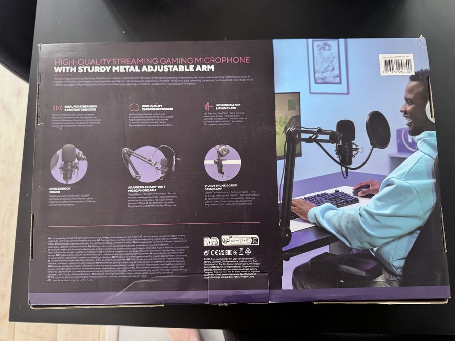 Le dos de la boîte du micro de streaming GXT 270 Emita II.