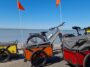 Trois remorques STERNYTRAILER au bord de la mer.