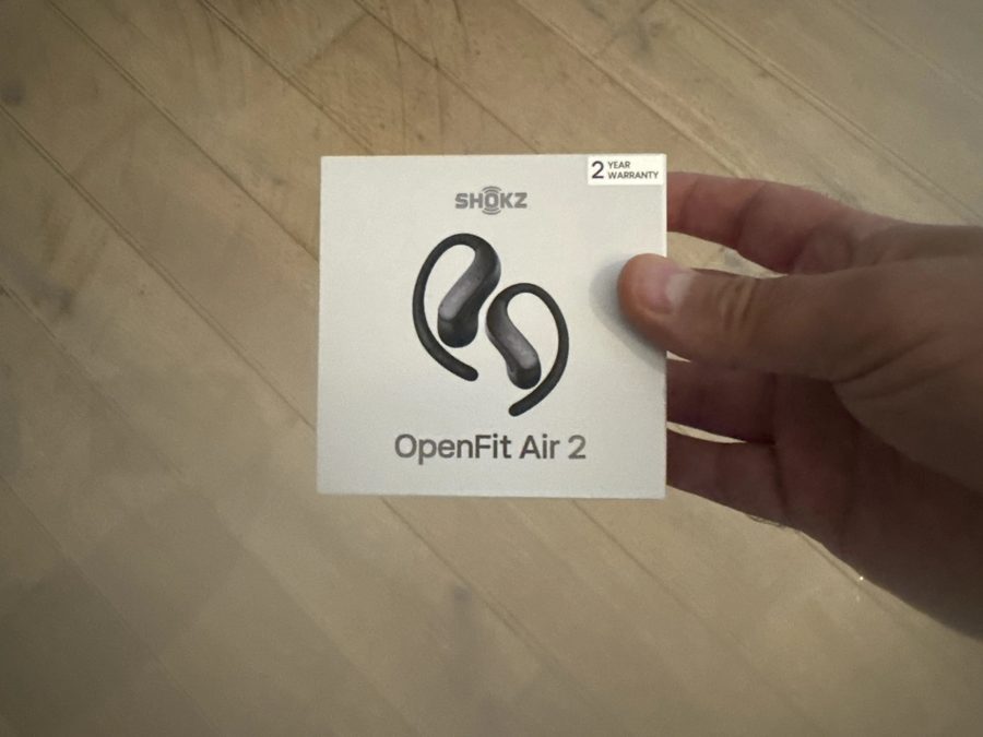 La façade de la boîte des écouteurs SHOKZ OpenFit Air 2.