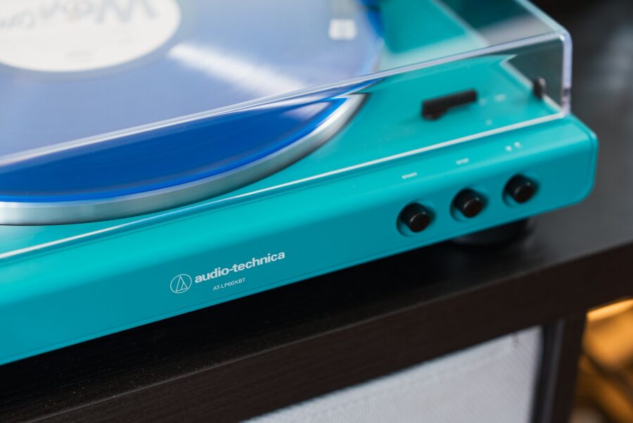La platine Audio-Technica AT-LP60XBTTL vire au turquoise