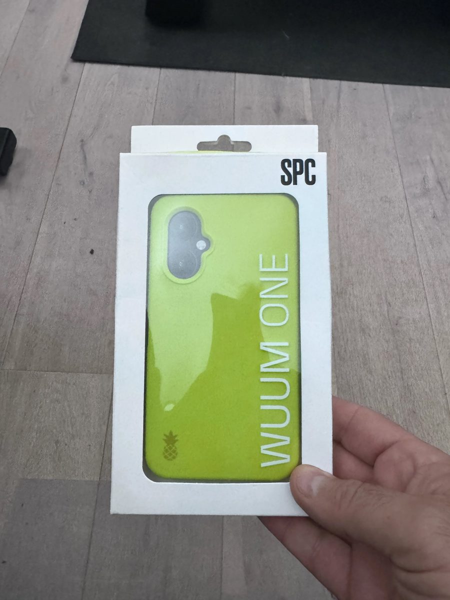 La boîte du smartphone pour enfants SPC WUUM ONE, une fois son couvercle retiré.